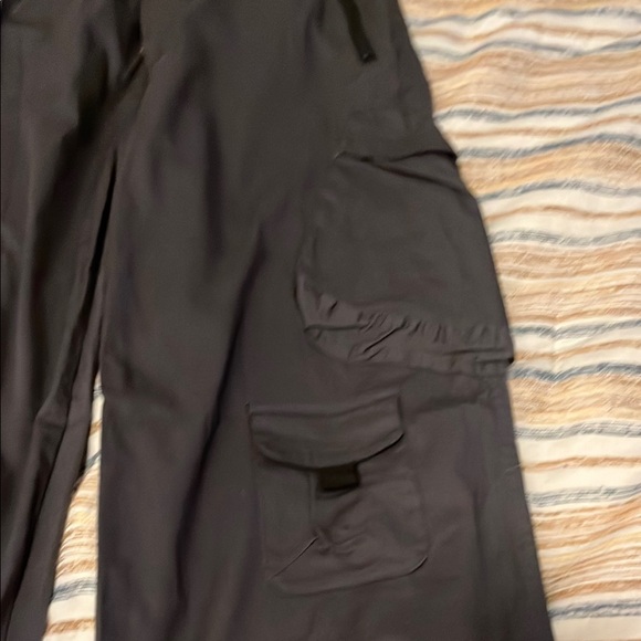 Black Wide-Leg Cargo Pants - Picture 2 of 6